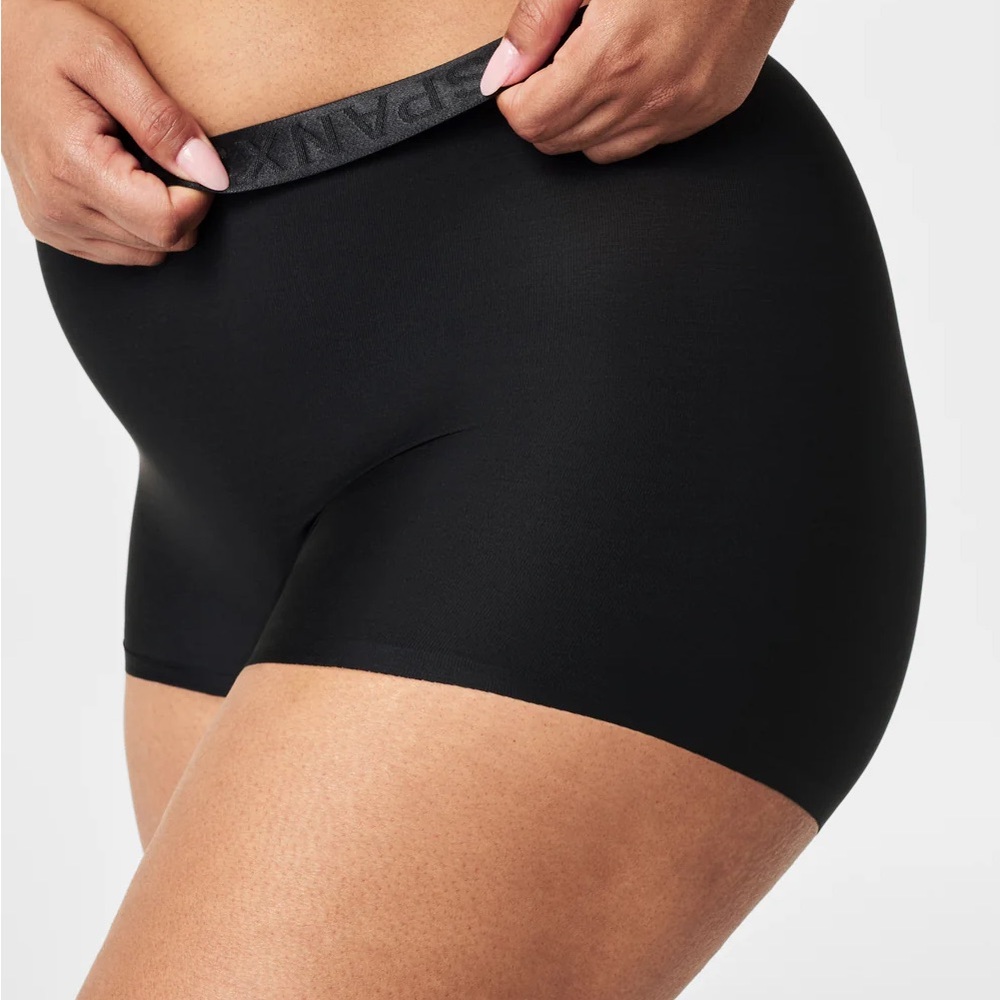 SPANXshape™ Sheer Control Boyshort - Very Black